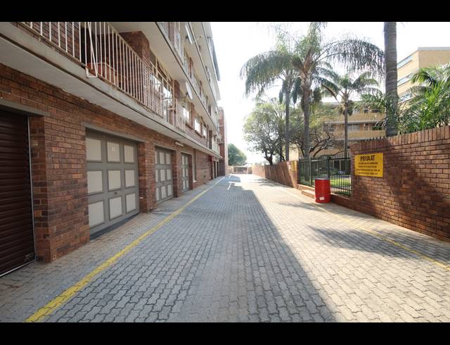 3 BEDROOM APARTMENT FOR SALE IN SINOVILLE